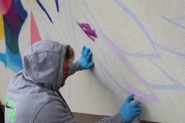 Ośrodek w Gromadzicach będzie miał piękny mural. Właśnie powstaje!