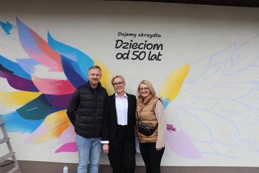 Ośrodek w Gromadzicach będzie miał piękny mural. Właśnie powstaje!