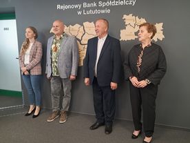 Założyli lokatę i wygrali samochód! W Rejonowym Banku Spółdzielczym w Lututowie rozdano nagrody klientom