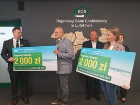 Założyli lokatę i wygrali samochód! W Rejonowym Banku Spółdzielczym w Lututowie rozdano nagrody klientom