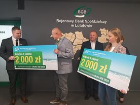 Założyli lokatę i wygrali samochód! W Rejonowym Banku Spółdzielczym w Lututowie rozdano nagrody klientom
