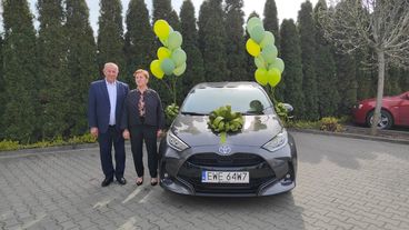 Założyli lokatę i wygrali samochód! W Rejonowym Banku Spółdzielczym w Lututowie rozdano nagrody klientom