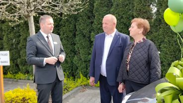 Założyli lokatę i wygrali samochód! W Rejonowym Banku Spółdzielczym w Lututowie rozdano nagrody klientom