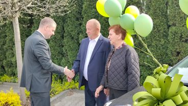 Założyli lokatę i wygrali samochód! W Rejonowym Banku Spółdzielczym w Lututowie rozdano nagrody klientom