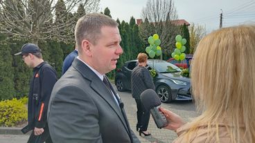 Założyli lokatę i wygrali samochód! W Rejonowym Banku Spółdzielczym w Lututowie rozdano nagrody klientom