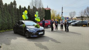Założyli lokatę i wygrali samochód! W Rejonowym Banku Spółdzielczym w Lututowie rozdano nagrody klientom