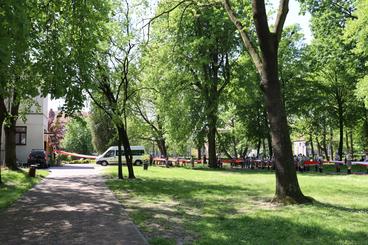 Obchodzimy Dzień Flagi RP. W Wieluniu harcerze zaprezentowali stumetrową flagę na placu Legionów