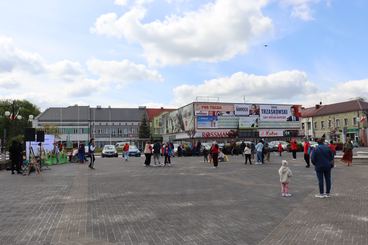 Na placu Legionów w Wieluniu odbyła się akcja charytatywna z myślą o szkołach w Syrii 