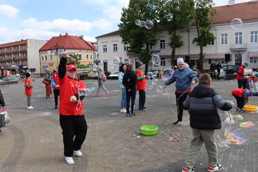 Na placu Legionów w Wieluniu odbyła się akcja charytatywna z myślą o szkołach w Syrii 