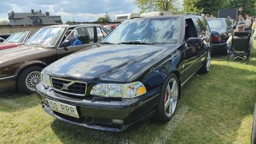 Po raz drugi miłośnicy starych pojazdów spotkali się w dworku w Lipiu