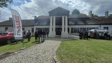 Po raz drugi miłośnicy starych pojazdów spotkali się w dworku w Lipiu