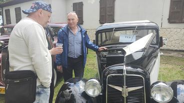 Po raz drugi miłośnicy starych pojazdów spotkali się w dworku w Lipiu