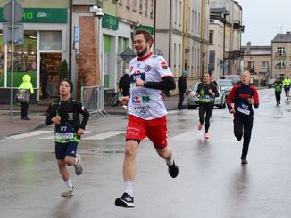 Prawie 100 osób wystartowało w biegu głównym Pętli Wieluńskiej