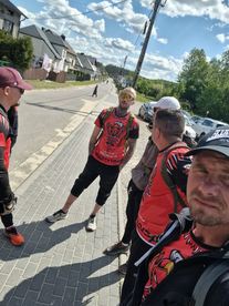 Wieluńscy Piechurzy w szczytnym celu – 100 km dla chorej dziewczynki. Jak im poszło