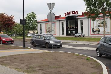 Nowe rondo w Wieluniu jeszcze bez oznakowanych przejść dla pieszych – co to oznacza w praktyce?