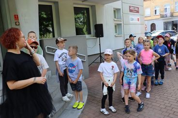Bibliotekę marzeń tworzyli dziś uczniowie – na zabawę z okazji Dni Dziecka zaprosiła ich Biblioteka Miejska w Wieluniu 