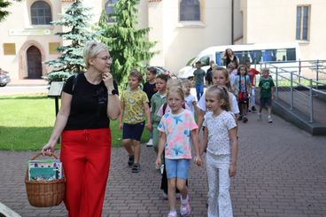 Bibliotekę marzeń tworzyli dziś uczniowie – na zabawę z okazji Dni Dziecka zaprosiła ich Biblioteka Miejska w Wieluniu 