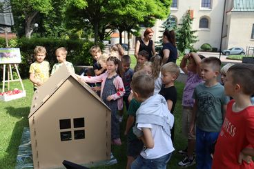 Bibliotekę marzeń tworzyli dziś uczniowie – na zabawę z okazji Dni Dziecka zaprosiła ich Biblioteka Miejska w Wieluniu 