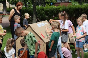 Bibliotekę marzeń tworzyli dziś uczniowie – na zabawę z okazji Dni Dziecka zaprosiła ich Biblioteka Miejska w Wieluniu 