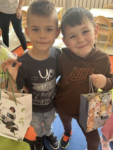 Prezenty na Dzień Dziecka od Radia ZW dla naszych ekspertów z Akademii Wieluńskiego Dzieciaka