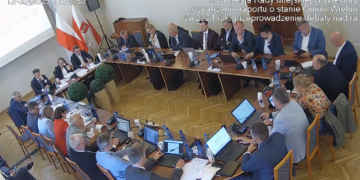 Trwa sesja Rady Miejskiej w Wieluniu. W programie m.in. głosowanie nad wotum zaufania oraz absolutorium dla burmistrza