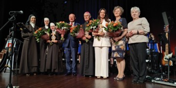 Wieluń: uroczysta gala wręczenia medali w ramach Dni Matki Teresy Kierocińskiej (zdjęcia)