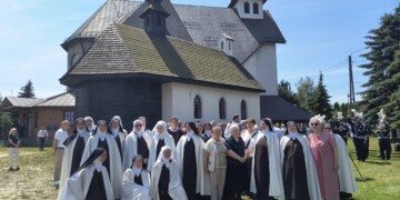 Wieluń: uroczysta msza i posadzenie Drzewa Pamięci (zdjęcia)
