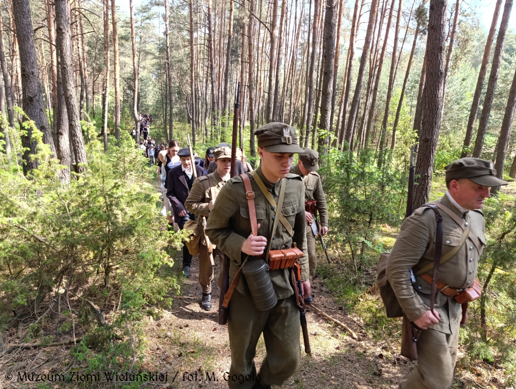 X Marsz Nadwarciańskim Szlakiem Wojny Obronnej 1939 r. przeszedł do historii. Finał jubileuszowej edycji na Kulowej Górze