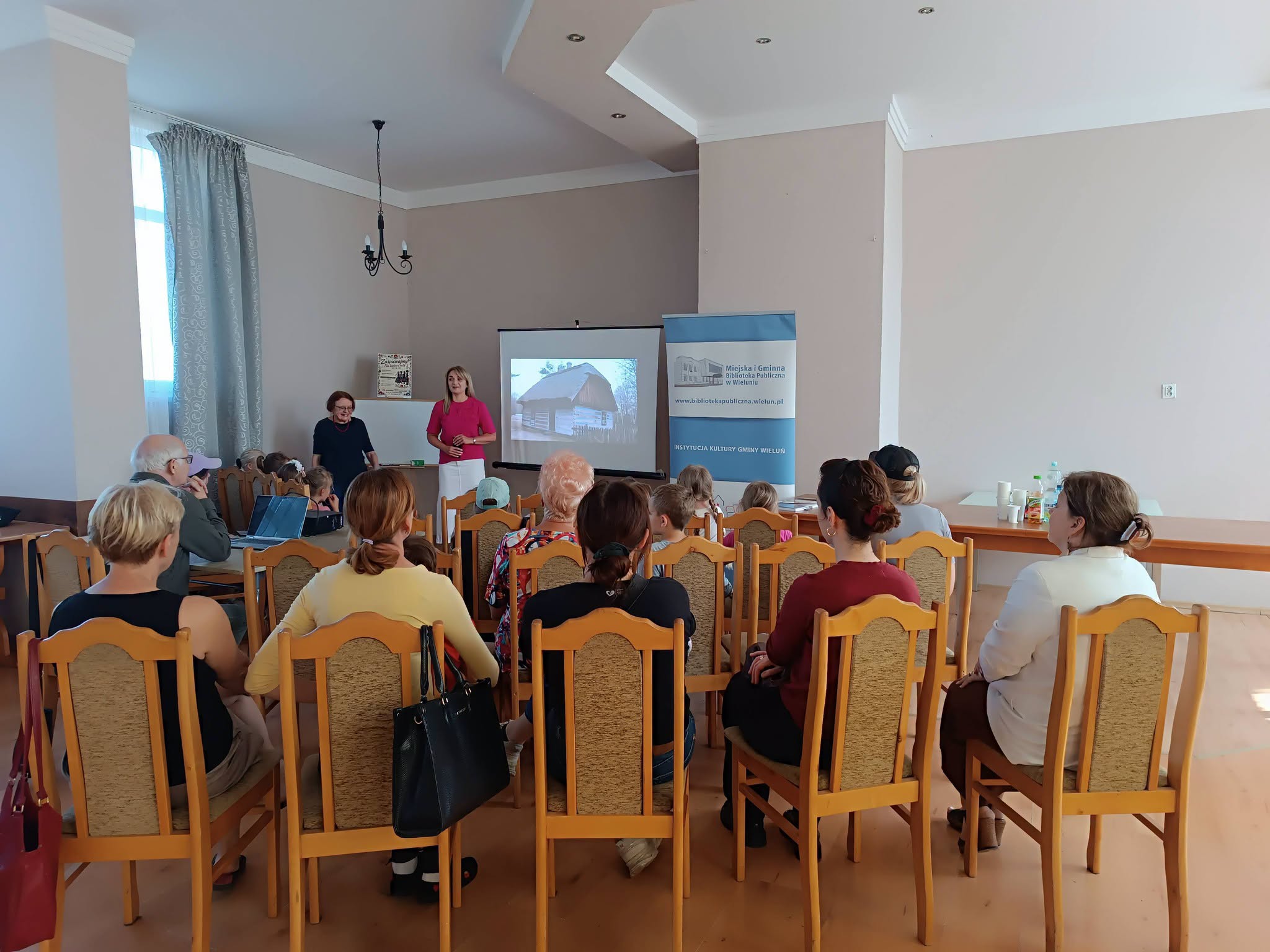 Kolejna dotacja i kolejny interesujący projekt w Bibliotece Miejskiej w Wieluniu. Tym razem dotyczy muzyki ludowej