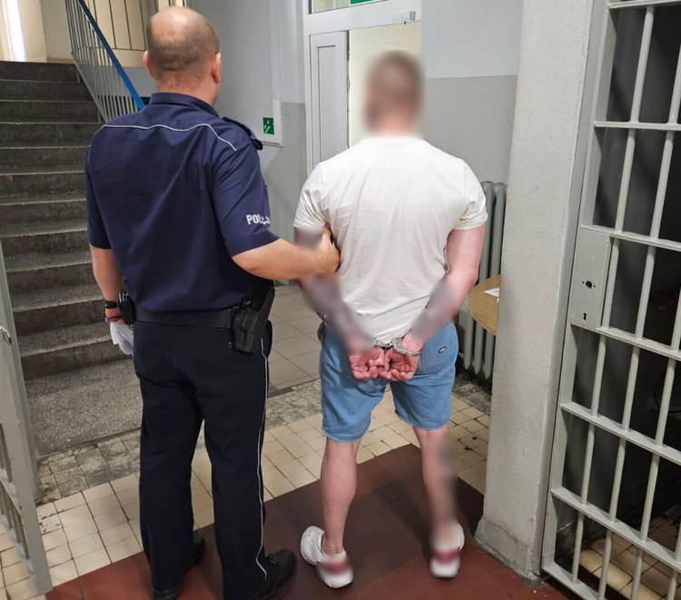 31-latek zatrzymany na hulajnodze elektrycznej. Policjanci znaleźli przy nim marihuanę i mefedron