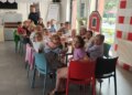 Policjanci z Wieruszowa spotykają się dziećmi przebywającymi na półkoloniach