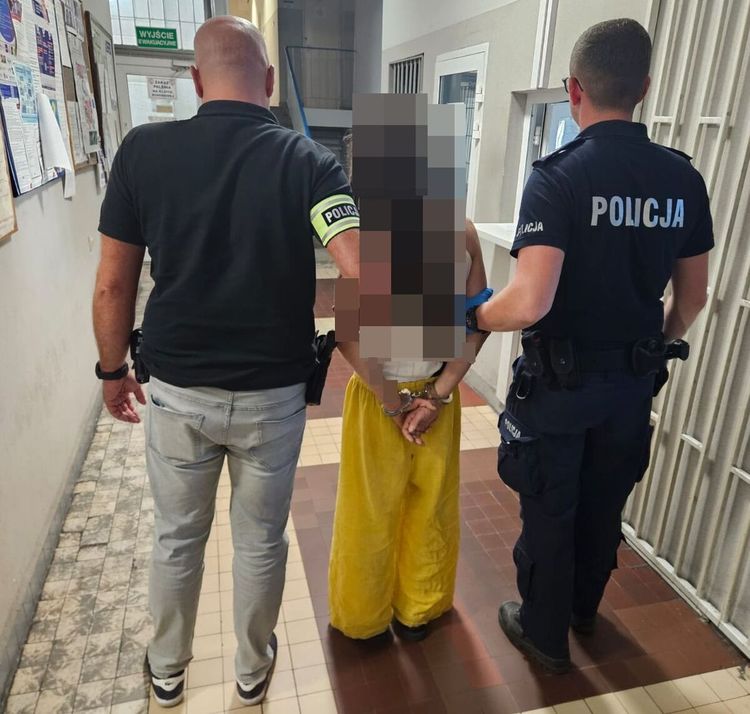 Uprowadzenie rodzicielskie w Wieluniu zakończone zatrzymaniem czterech osób pod Wrocławiem. Troje dzieci wróciło do prawnych opiekunów