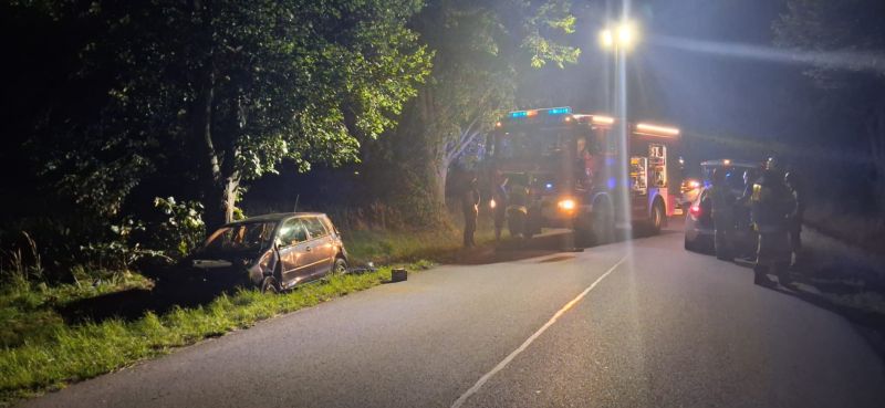 Wypadek w gminie Czastary. Pijany kierowca uderzył w drzewo