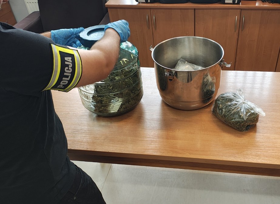 Dwaj mężczyźni zatrzymani, ponad kilogram narkotyków zabezpieczony – to bilans akcji łódzkich i wieruszowskich policjantów