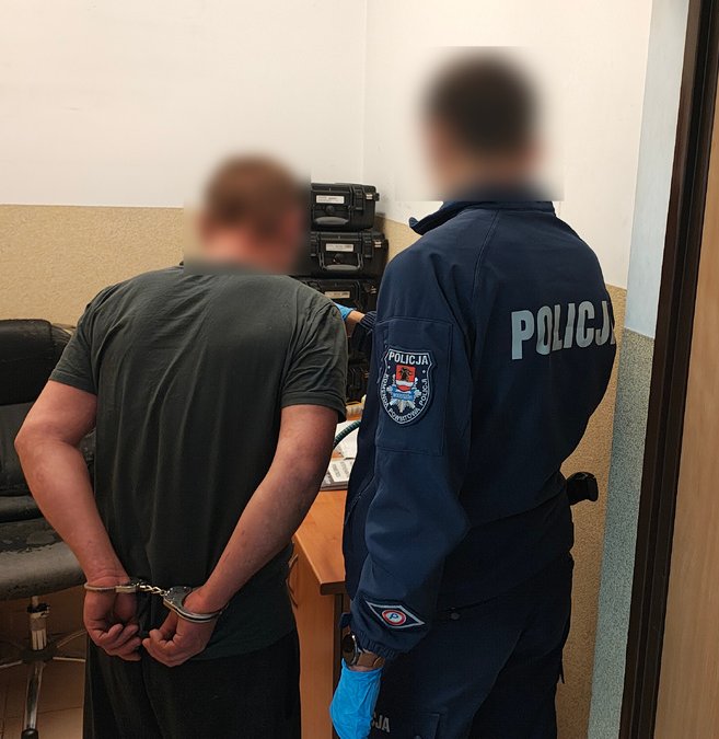 Dożywotni zakaz prowadzenia pojazdów i ponad 3,6 promila alkoholu w organizmie. 36-letni kierowca zatrzymany ba drodze Klatka-Parcice
