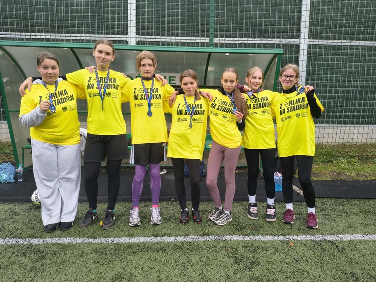 Awans podstawówki w Bieniądzicach w turnieju Z Orlika na Stadion
