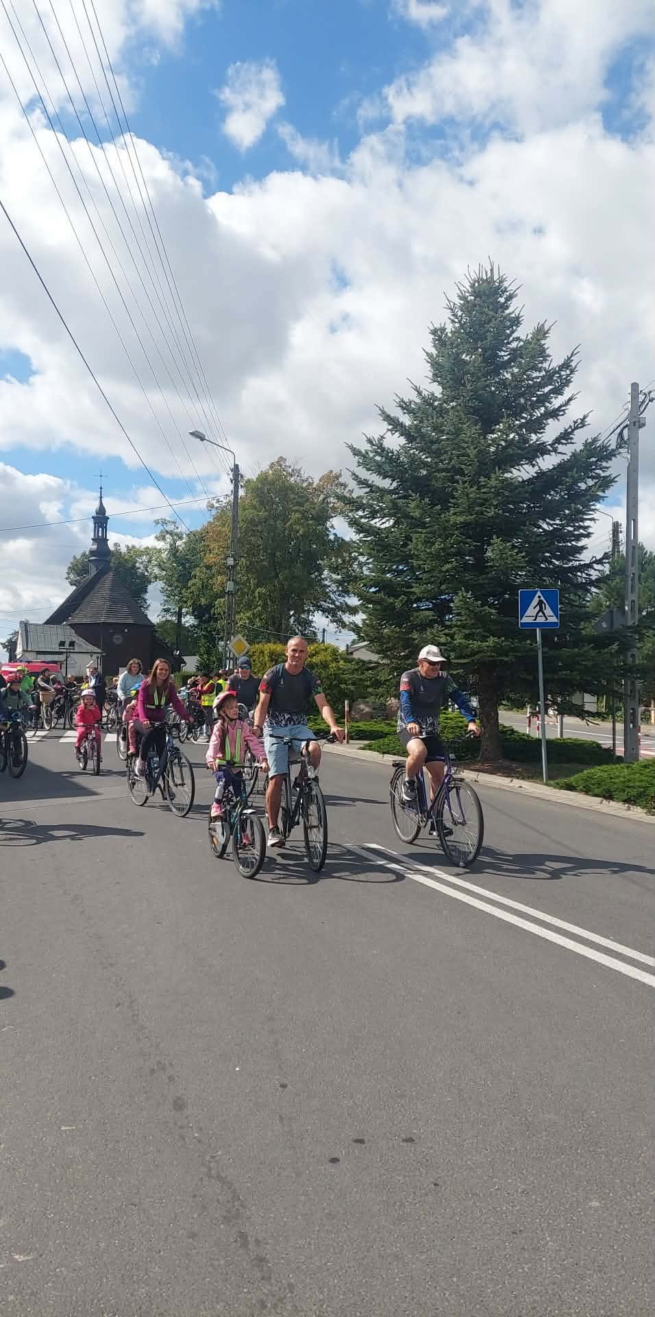 130 cyklistów na trasie do Byczyny! Wczoraj odbył się Rodzinny Piknik Rowerowy Stowarzyszenia Miłośników Ziemi Skomlińskiej (zdjęcia)