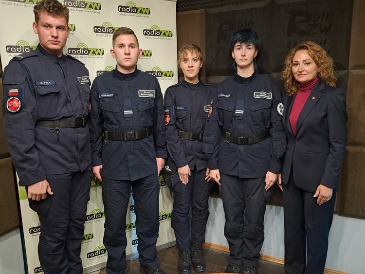 Gośćmi Radia ZW byli Aneta Brzezińska-Leszczyk, dyrektor Zespołu Szkół im. Marii Skłodowskiej-Curie w Działoszynie wraz z kadetami