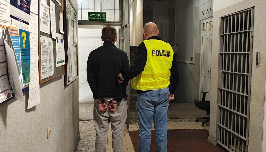 Poszukiwany listem gończym wpadł u fryzjera. Zatrzymał go policjant po służbie