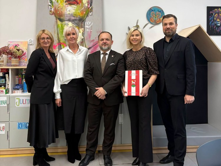 Parzyjagła za Mazur. Specjalny Ośrodek Szkolno-Wychowawczy w Gromadzicach ma nowego dyrektora!