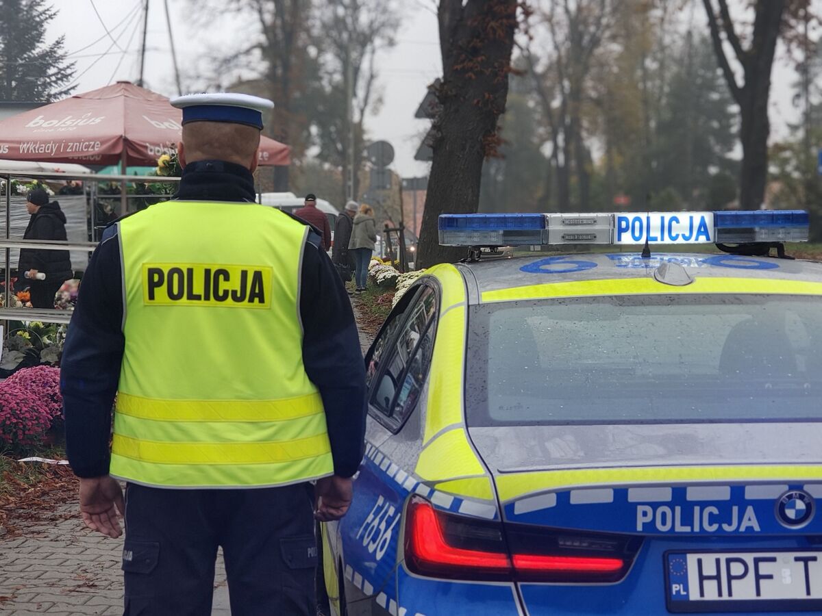 Więcej policjantów na drogach i w rejonach cmentarzy – przed nami 1 listopada