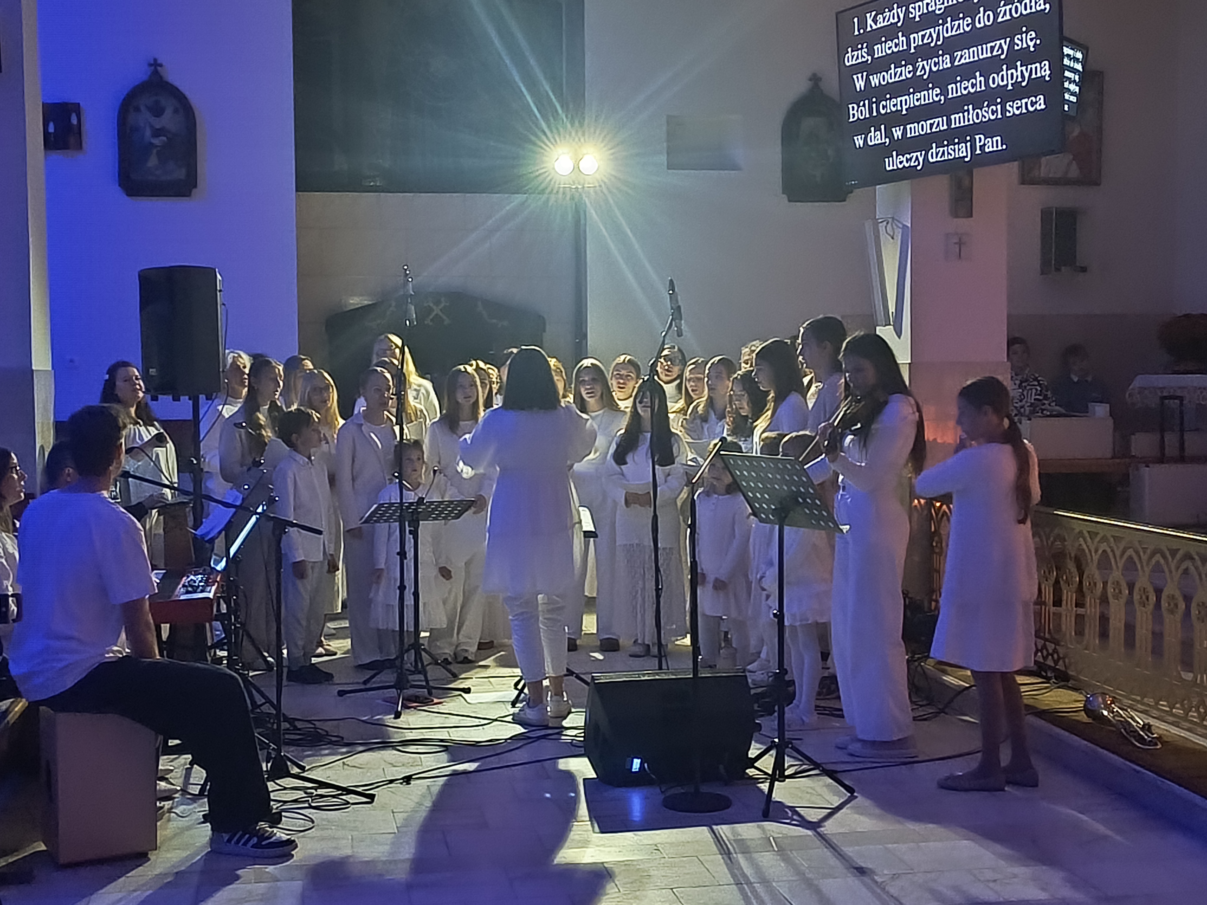 Za nami wyjątkowe wydarzenie w kościele św. Stanisława w Wieluniu – „Noc Świętych” (zdjęcia)